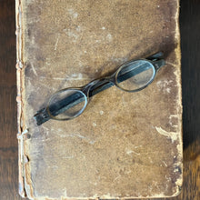 Load image into Gallery viewer, c. 1800 Tortoise Shell Wig Spectacles - Dark
