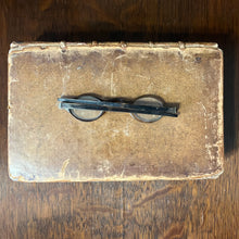 Load image into Gallery viewer, c. 1800 Tortoise Shell Wig Spectacles - Dark