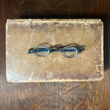 Load image into Gallery viewer, c. 1800 Tortoise Shell Wig Spectacles - Dark