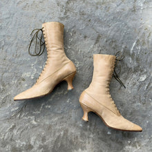Load image into Gallery viewer, c. 1910s-1920s Tan Louis Heel Boots | Approx Sz 7.5-8