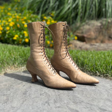 Load image into Gallery viewer, c. 1910s-1920s Tan Louis Heel Boots | Approx Sz 7.5-8