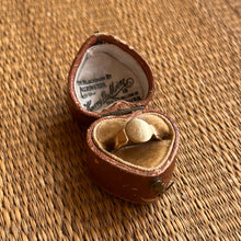 Load image into Gallery viewer, c. 1900s-1910s 10k Gold Signet Ring