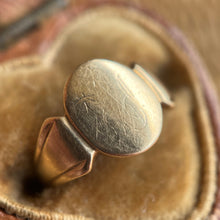 Load image into Gallery viewer, c. 1900s-1910s 10k Gold Signet Ring