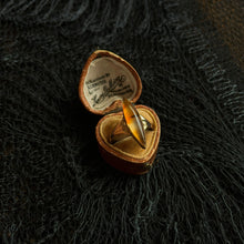 Load image into Gallery viewer, c. 1890s-1900s 14k Gold Banded Agate Ring