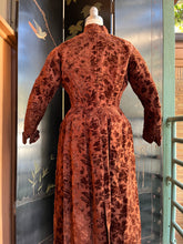 Load image into Gallery viewer, c. 1880s Long Tailed Bodice