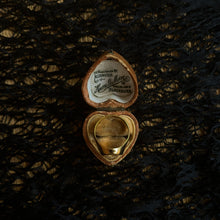 Load image into Gallery viewer, 19th c. 18k Gold Earle / Earl Family Crest Signet Ring
