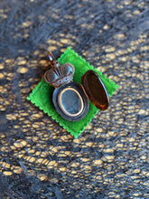 Load image into Gallery viewer, 19th c. Tortoise Shell "P" Locket