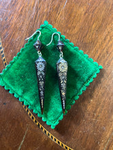 Load image into Gallery viewer, Victorian Piqué Earrings