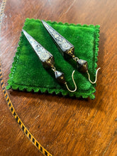 Load image into Gallery viewer, Victorian Piqué Earrings