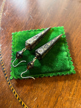 Load image into Gallery viewer, Victorian Piqué Earrings