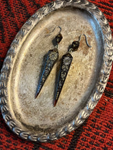 Load image into Gallery viewer, Victorian Piqué Earrings