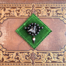 Load image into Gallery viewer, c. 1880s Banded Agate Fly Brooch