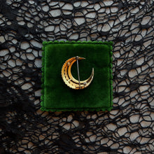 Load image into Gallery viewer, Victorian 15k Gold Pearl Crescent Moon Brooch