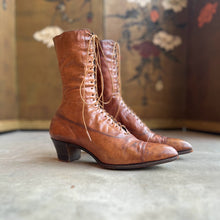 Load image into Gallery viewer, c. 1910s Brown Lace Up Boots | Approx Sz 9