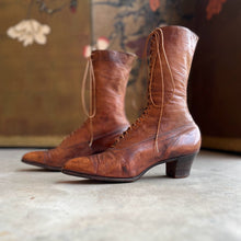 Load image into Gallery viewer, c. 1910s Brown Lace Up Boots | Approx Sz 9
