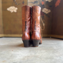 Load image into Gallery viewer, c. 1910s Brown Lace Up Boots | Approx Sz 9