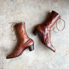 Load image into Gallery viewer, c. 1910s Brown Lace Up Boots | Approx Sz 9