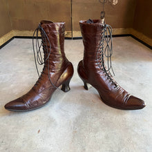 Load image into Gallery viewer, c. 1910s Louis Heel Brown Boots | Approx Sz 7-7.5
