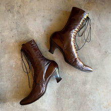 Load image into Gallery viewer, c. 1910s Louis Heel Brown Boots | Approx Sz 7-7.5