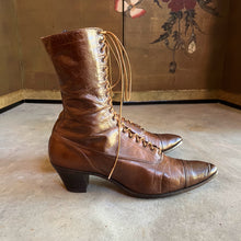 Load image into Gallery viewer, c. 1910s Brown Boots | Approx Sz 8.5-9