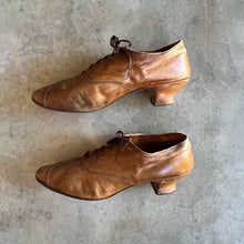 Load image into Gallery viewer, c. 1890s-1900s Brown Oxfords | Approx Sz 7