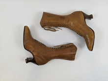 Load image into Gallery viewer, 1920s Tan Lace Up Louis Heel Boots | Approx Sz 5