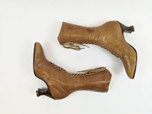 Load image into Gallery viewer, 1920s Tan Lace Up Louis Heel Boots | Approx Sz 5
