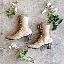 Load image into Gallery viewer, 1900s-1910s Oatmeal Brown Lace Up Boots | Sz 7-7.5
