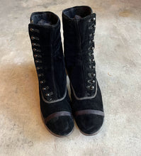 Load image into Gallery viewer, c. 1910s Black Velvet Side Button Boots | Approx Sz 7.5-8