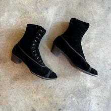 Load image into Gallery viewer, c. 1910s Black Velvet Side Button Boots | Approx Sz 7.5-8