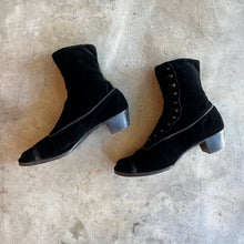Load image into Gallery viewer, c. 1910s Black Velvet Side Button Boots | Approx Sz 7.5-8