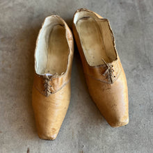 Load image into Gallery viewer, c. 1820s Moroccan Leather Shoes