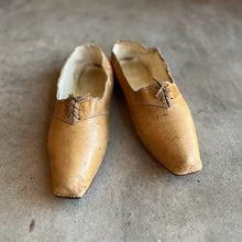 Load image into Gallery viewer, c. 1820s Moroccan Leather Shoes