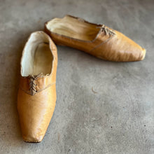 Load image into Gallery viewer, c. 1820s Moroccan Leather Shoes