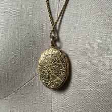Load image into Gallery viewer, 18k Gold 19th c. Floral Locket