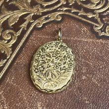 Load image into Gallery viewer, 18k Gold 19th c. Floral Locket