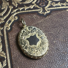 Load image into Gallery viewer, 18k Gold 19th c. Floral Locket