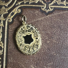 Load image into Gallery viewer, 18k Gold 19th c. Floral Locket