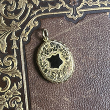 Load image into Gallery viewer, 18k Gold 19th c. Floral Locket