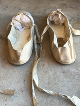 Load image into Gallery viewer, Early-Mid 19th c. Cream Silk Slippers