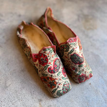 Load image into Gallery viewer, Early-Mid 19th c. Paisley Slippers