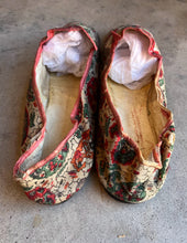 Load image into Gallery viewer, Early-Mid 19th c. Paisley Slippers