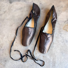 Load image into Gallery viewer, Early 19th c. Grey Silk Slippers