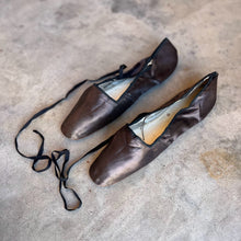 Load image into Gallery viewer, Early 19th c. Grey Silk Slippers