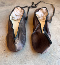Load image into Gallery viewer, Early 19th c. Grey Silk Slippers