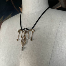 Load image into Gallery viewer, c. 1890s-1900s Art Nouveau Necklace