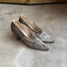 Load image into Gallery viewer, c. 1910s-1920s Lamé Pumps | Approx Sz 7