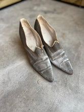 Load image into Gallery viewer, c. 1910s-1920s Lamé Pumps | Approx Sz 7