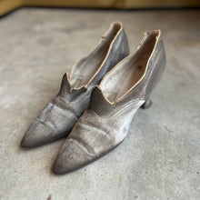 Load image into Gallery viewer, c. 1910s-1920s Lamé Pumps | Approx Sz 7