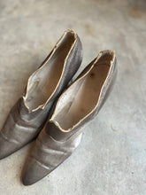 Load image into Gallery viewer, c. 1910s-1920s Lamé Pumps | Approx Sz 7